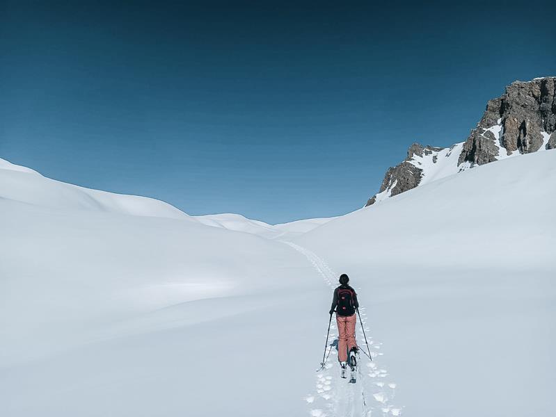 SKIING