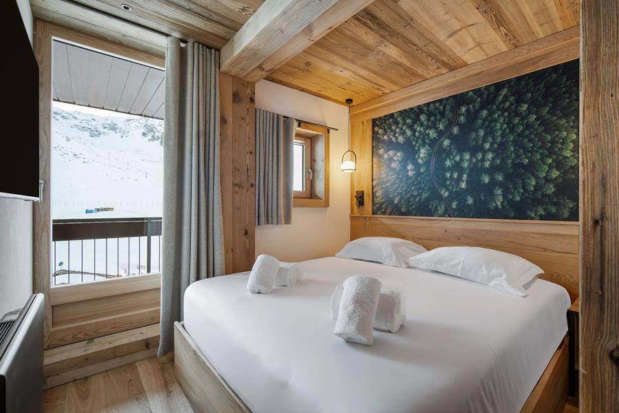 	1 double bed (160×200) with TV *