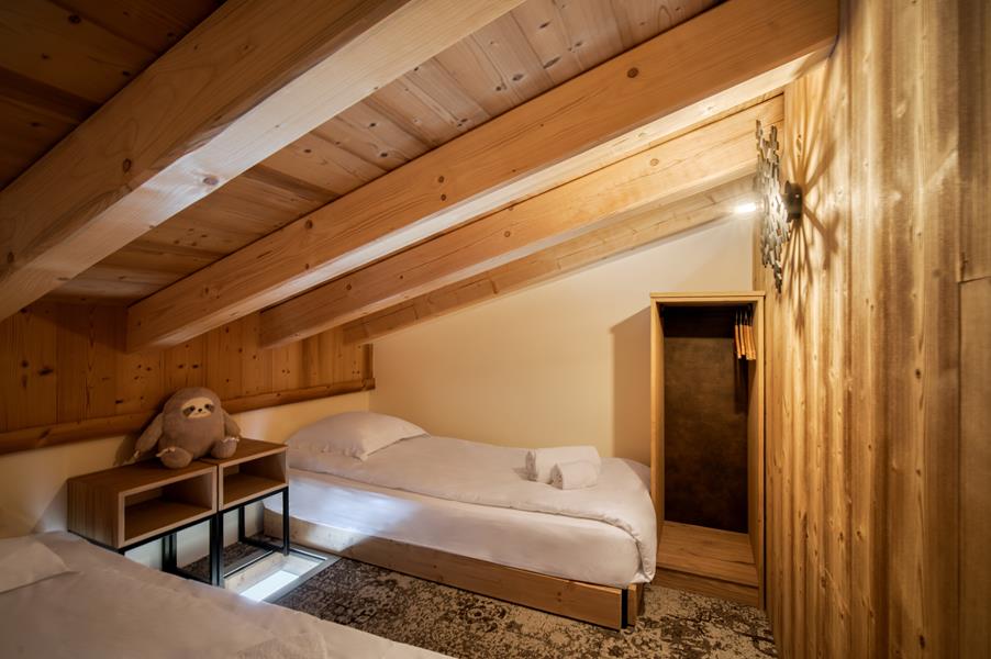 2 single beds (90×200) — accessed through Bedroom 1