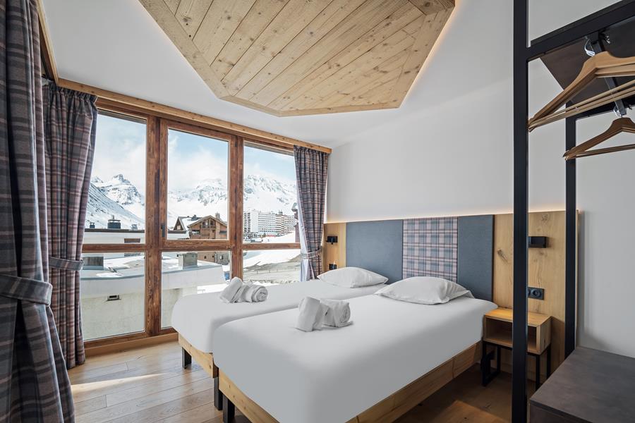 2 single beds (90×200) with TV