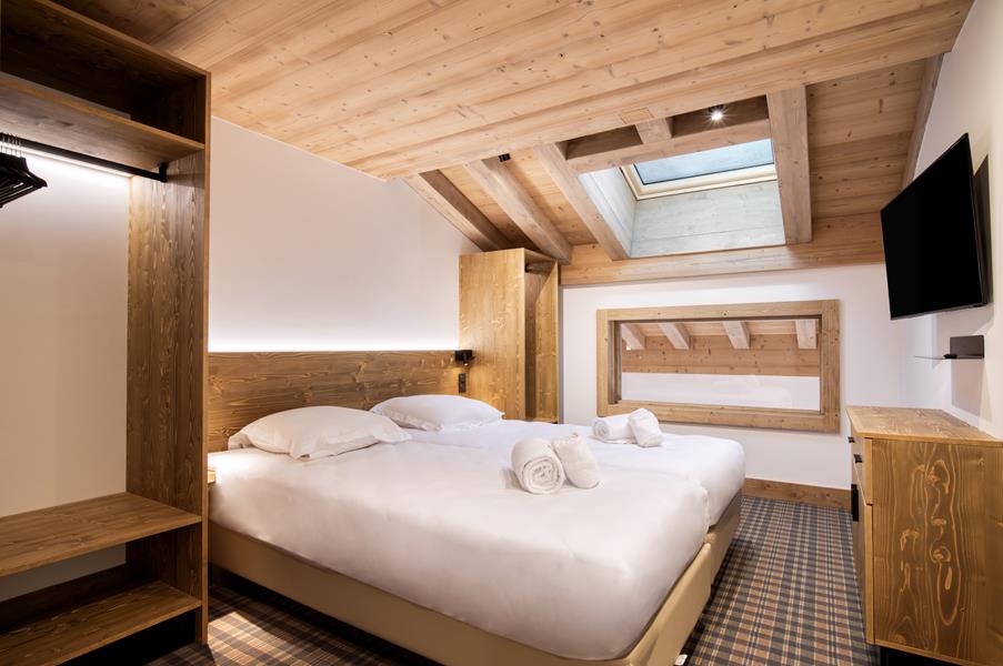 2 single beds (90×200) with TV
