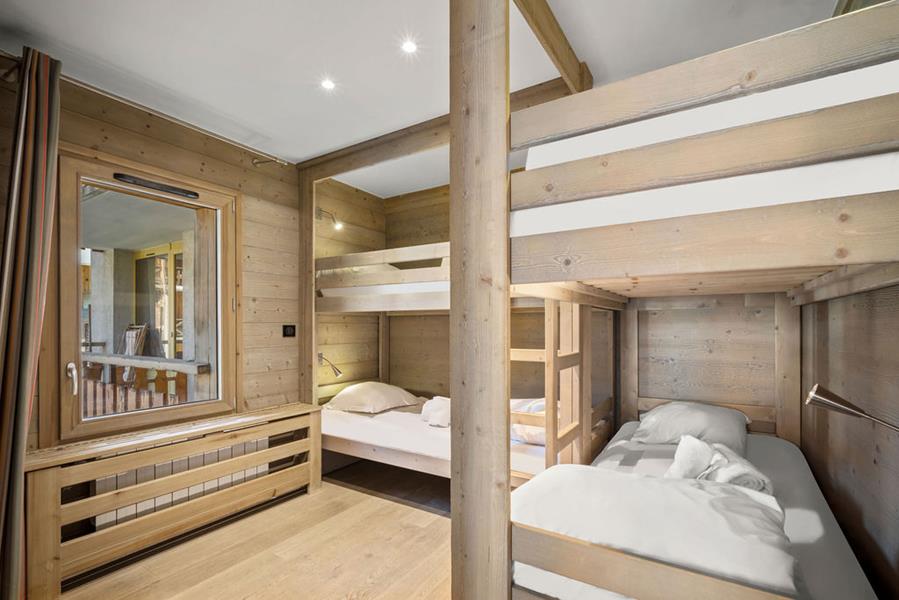 2 bunk beds (sleeps 4)