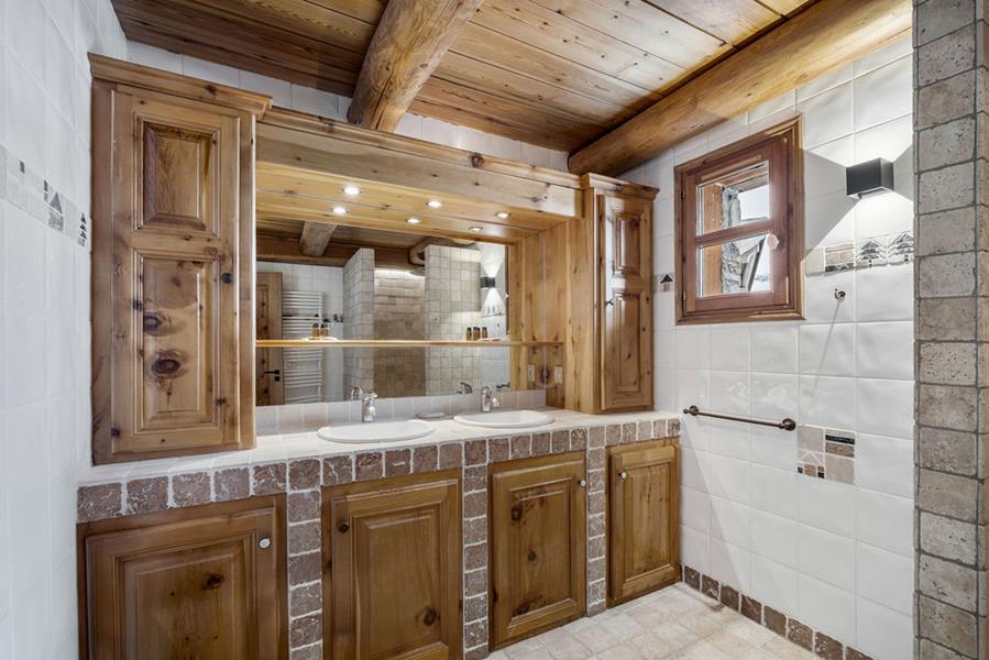 Large shower room with a walk-in shower