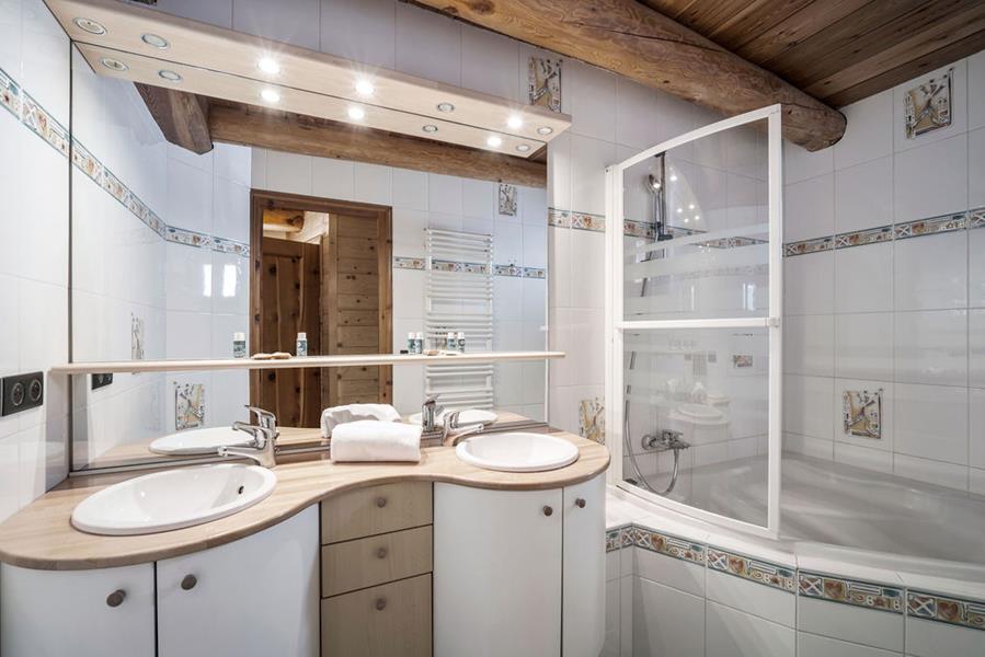 Bathroom with a bathtub