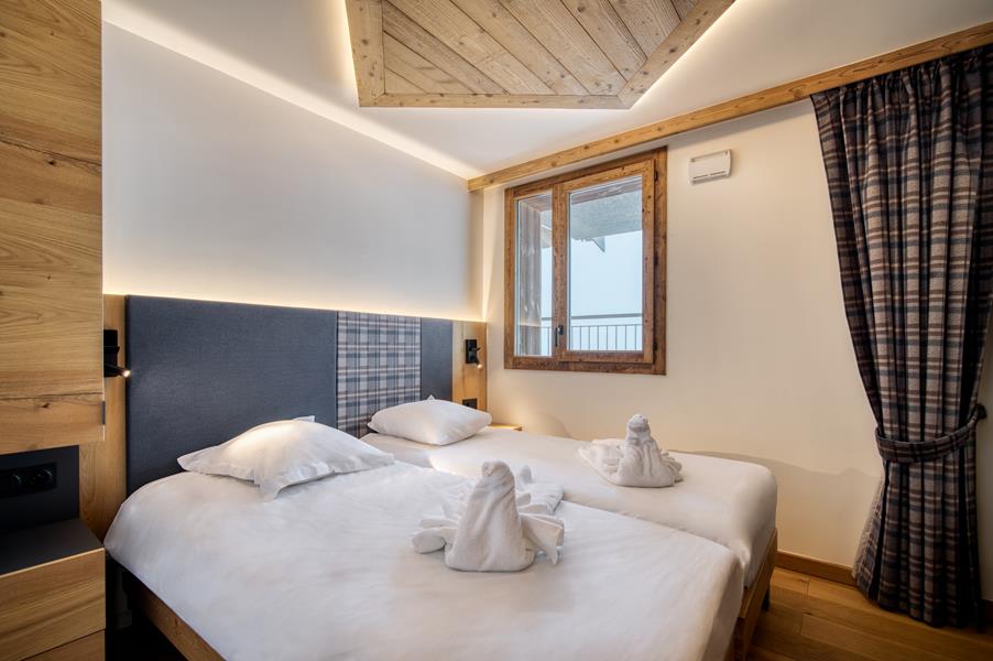 2 single beds (90×200) with TV