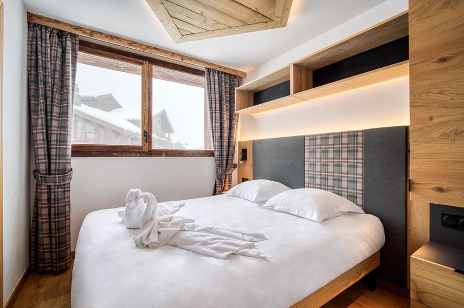 1 double bed (160×200) with a TV and an adjoining shower room