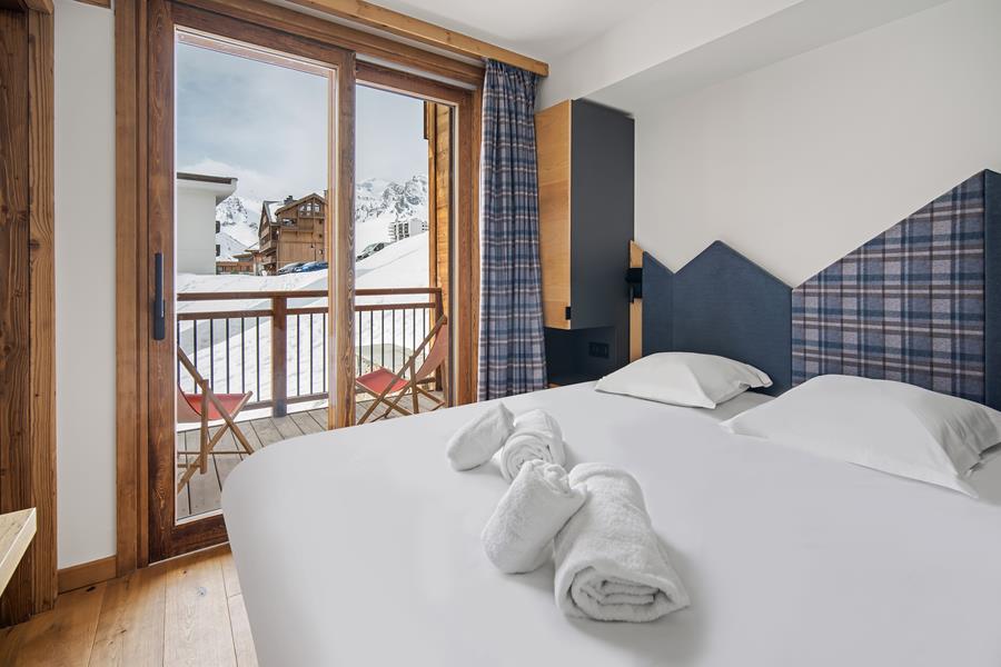 1 double bed (160×200) with a TV and an adjoining shower room