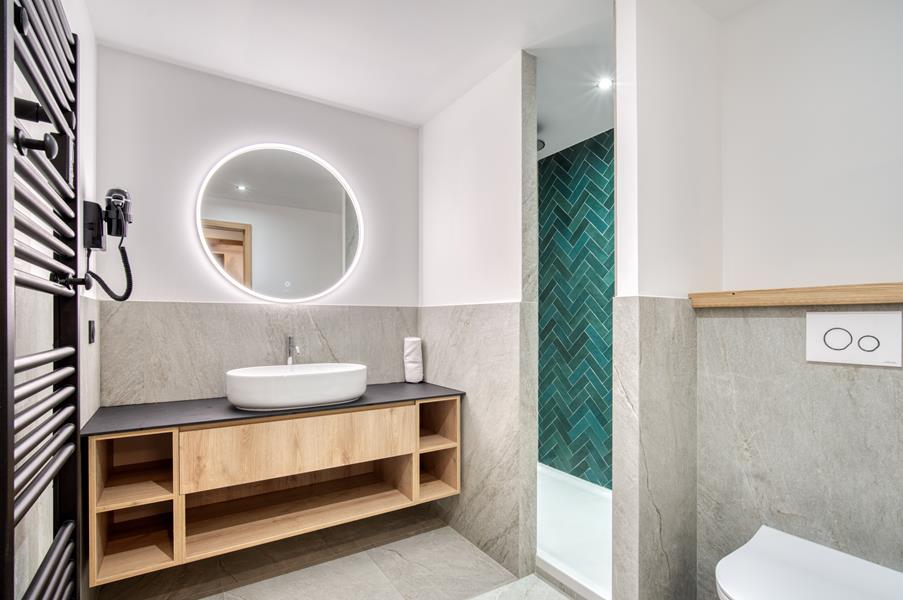 1 shower and 1 toilet