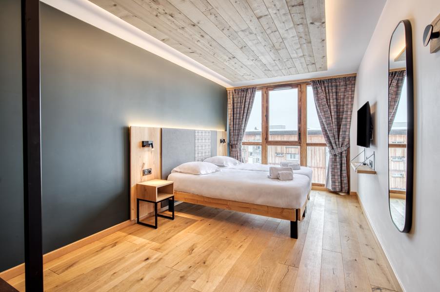 2 single beds (90×200) with TV + 1 rollaway bed (for 1 person)