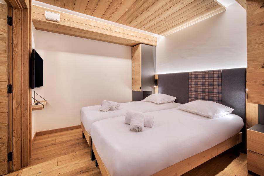 2 single beds (90×200) with TV
