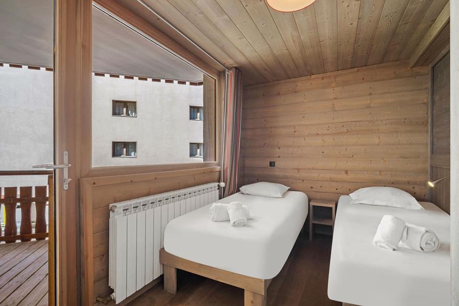 2 single beds (90×200) with TV