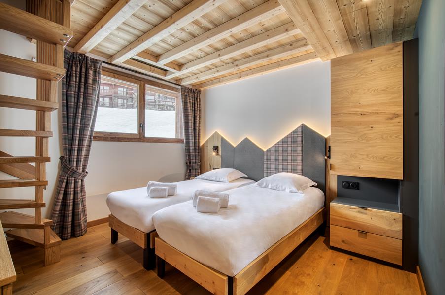 2 single beds (90×200) with TV