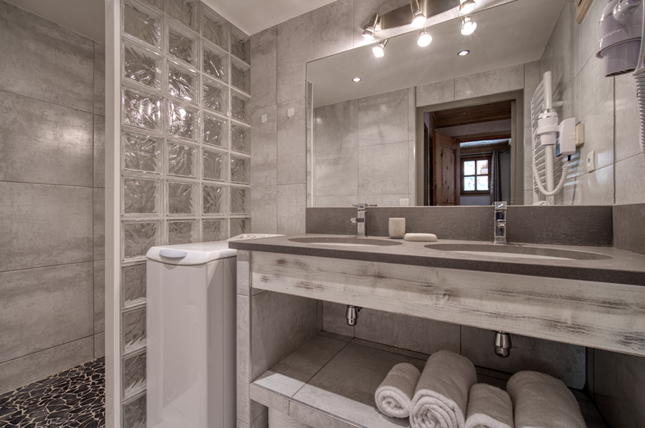 1 shower + washing machine