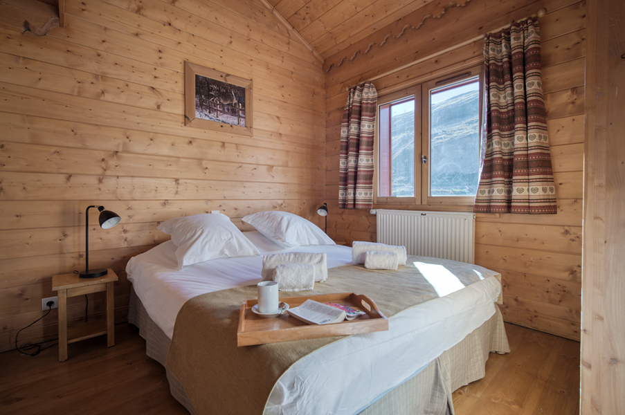 1 double bed (160 x 200) with an attached shower room