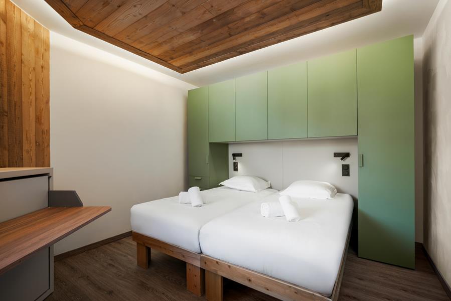 2 lits simples (90*200) et 1 lit escamotable d'appoint 