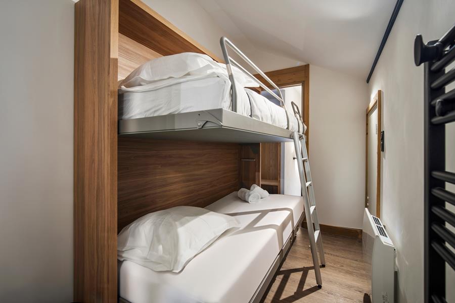 1 lit superposé (2 couchages) avec salle de douche attenante